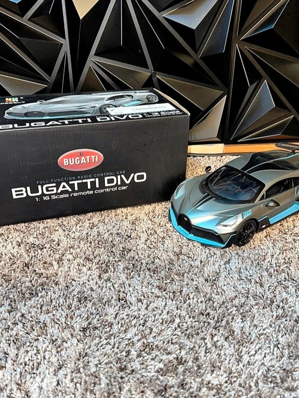 Bugatti Divo 1:16 Scale Remote Control Remote Control Car in Gray & Blue Like